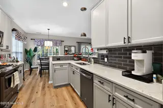 814 SW Mackay Court, Wilmington, NC 28412 — 4-bedroom home in Lords Creek, Wilmington, NC, photo 14 of 34: Image 13