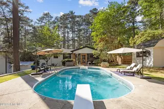 565 S Valley Road, Southern Pines, NC 28387 — 4-bedroom home in Golfcrest, Southern Pines, NC, photo 2 of 64: 49-web-or-mls-IMG_6340