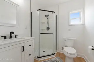 312 E Bogue Boulevard, Atlantic Beach, NC 28512 – photo 21: Full bathroom