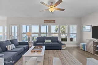 6634 Kings Lynn Drive, Oak Island, NC 28465 – photo 13: 10-web-or-mls-BTS06068
