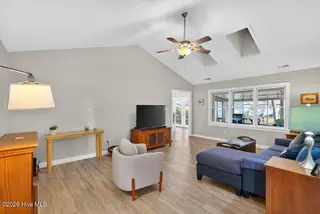 813 Plantation Drive, New Bern, NC 28562 – photo 6: Living Room