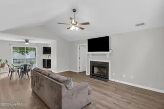 319 Palamino Trail, Jacksonville, NC 28546 – photo 2: Living Room