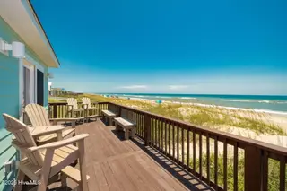 405 Ocean Drive, Emerald Isle, NC 28594 – photo 8: 9-web-or-mls-cchadwick-visuals-405-ocean