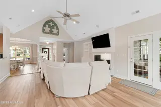 412 Waverly Court, Newport, NC 28570 – photo 7: Living room