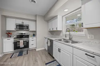102 Tanglewood Drive, Jacksonville, NC 28540 – photo 11: 13-web-or-mls-102 Tanglewood Dr. 21