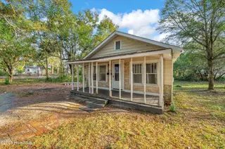 610 N Caswell Avenue, Southport, NC 28461 – photo 2: 610 n caswell ave 00015