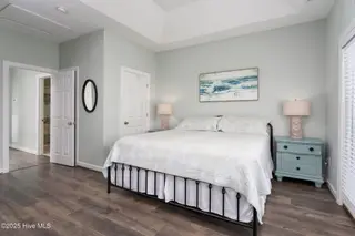 104 Sea Oaks Court, North Topsail Beach, NC 28460 – photo 21: bedroom-01d