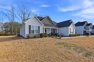 210 Kingsmill Drive, Pikeville, NC 27863 — 4-bedroom home in Gracyn's Creek, Pikeville, NC, photo 3 of 33: 03-210 Kingsmill Dr-3
