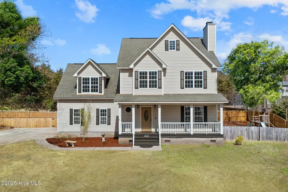 1652 Chadwick Shores Drive, Sneads Ferry, NC 28460 – photo 1 of 46: 6-web-or-mls-Outside1