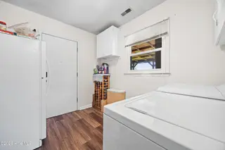 102 Greenbriar Drive, Jacksonville, NC 28546 – photo 19: 19_laundry room