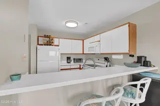 2105 Ocean Boulevard B, Topsail Beach, NC 28445 — 2-bedroom condo in Serenity Point, Topsail Beach, NC, photo 17 of 36: Kitchen