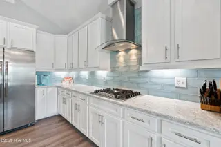 1353 Dunes Boulevard SW, Ocean Isle Beach, NC 28469 – photo 15: Gas cooktop/decorative hood