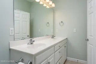 104 Sea Oaks Court, North Topsail Beach, NC 28460 – photo 17: bathroom-01a