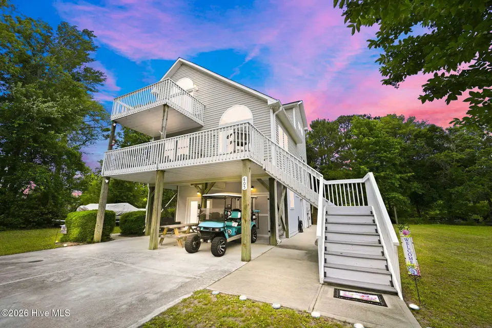 805 Driftwood Drive, Hampstead, NC 28443 — 3-bedroom home in Driftwood at Tropical, Hampstead, NC, photo 1 of 56: 1-web-or-mls-805 Driftwood Dr (2)