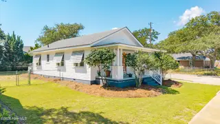 800 Mulberry Street, Beaufort, NC 28516 – photo 8: 800 MULBERRY NEW PAINT (2)