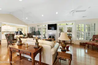 102 Fairway Drive W, Morehead City, NC 28557 – photo 10: Open living space