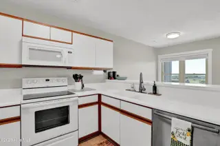 2105 Ocean Boulevard B, Topsail Beach, NC 28445 — 2-bedroom condo in Serenity Point, Topsail Beach, NC, photo 19 of 36: Kitchen
