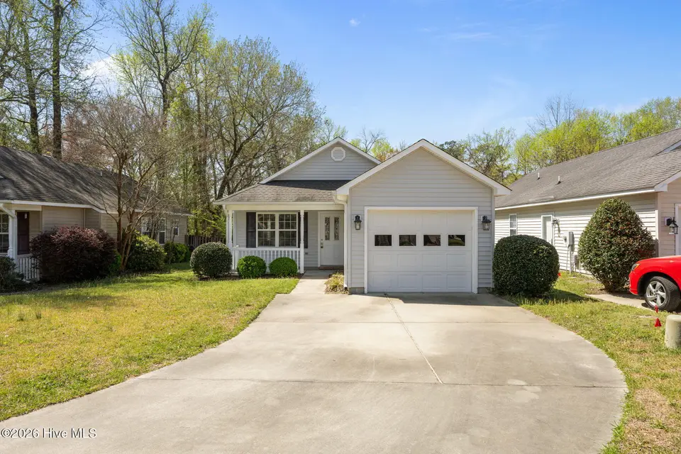 2403 Westover Lane, New Bern, NC 28562 — 3-bedroom home in Berkshire, New Bern, NC, photo 1 of 28: 1-web-or-mls-DSC_6885