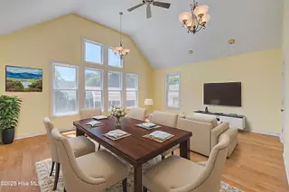 801 Atlanta Avenue, Carolina Beach, NC 28428 – photo 20: 801AtlantaAvenue-25_Staged_03