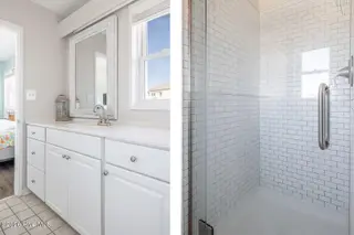 1509 Ocean Drive West, Emerald Isle, NC 28594 — 4-bedroom townhome in Emerald Isle By The Sea, Emerald Isle, NC, photo 17 of 26: 2 Seas the Day West 006 jack and jill