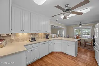 135 Tupelo Trail, New Bern, NC 28562 – photo 3: 22-web-or-mls-0C0A2820