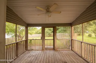 8 Arrowhead Drive, Hubert, NC 28539 — 4-bedroom home in Great Neck Shores, Hubert, NC, photo 10 of 31: DSC_3565