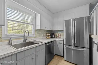 408 Lee Avenue, Emerald Isle, NC 28594 – photo 14: 18-web-or-mls-1S3A3651