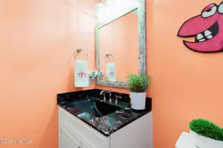 221 Sound Side Drive, Atlantic Beach, NC 28512 — 5-bedroom home in Bay Ridge, Atlantic Beach, NC, photo 22 of 60: Half bath