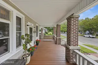 912 W Church Street, Elizabeth City, NC 27909 – photo 4: Front Porch