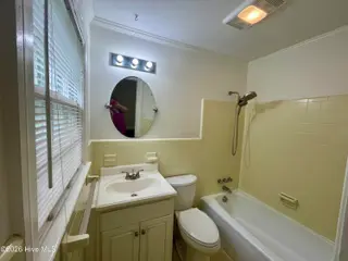 106 W Berkshire Road, Greenville, NC 27858 – photo 22: Owner's Suite Bathroom