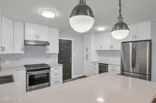 113 Yorkshire Lane, Wilmington, NC 28409 — 3-bedroom home in Lansdowne Estates, Wilmington, NC, photo 13 of 48: Kitchen