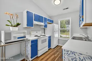 716 Varsity Drive, Wilmington, NC 28403 – photo 4: Kitchen