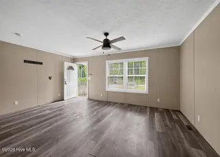2184 Creekwood Court SW, Supply, NC 28462 — 3-bedroom manufactured home in Holden Beach, Supply, NC, photo 5 of 20