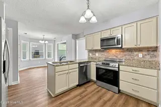 1122 Barkentine Drive, New Bern, NC 28560 – photo 5: Granite counters