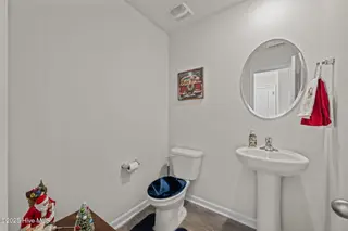 600 Lake Tyler Drive, New Bern, NC 28560 – photo 12: 22-web-or-mls-DSC_1358
