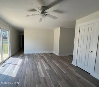 410 Loma Linda Drive, Cape Carteret, NC 28584 – photo 12: Living room