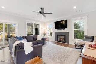 542 Deer Creek Drive, Cape Carteret, NC 28584 – photo 3: Living Room