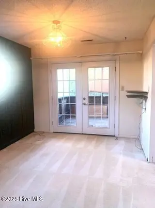 204 Kerry Court, Jacksonville, NC 28546 — 5-bedroom home in Windsor Manor, Jacksonville, NC, photo 10 of 53: Living Room