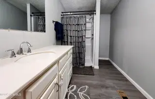623 Sandy Bluff Drive SW, Supply, NC 28462 — 3-bedroom manufactured home in Sandy Bluff, Supply, NC, photo 11 of 26: Features Walk-in Shower