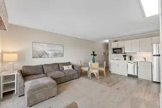 104 S Lumina Avenue S 203, Wrightsville Beach, NC 28480 — 1-bedroom condo in Summer Sands Condominiums, Wrightsville Beach, NC, photo 14 of 27: 10_img_7254