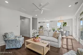 609 Cannonsgate Drive, Newport, NC 28570 – photo 5: Staged Living Area