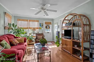 1112 Shepard Street, Morehead City, NC 28557 – photo 4: Living room