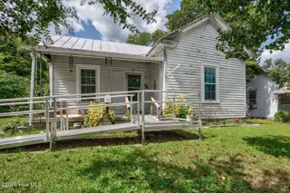 302 W 1st Street, Tarboro, NC 27886 – photo 3: 003-302West1stStreet-Tarboro-NC-27886-SM