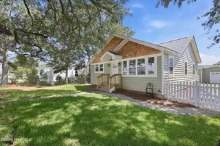2609 Arendell Street, Morehead City, NC 28557 – photo 3: 15-web-or-mls-IMG_8614