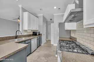 6608 Wedderburn Drive, Wilmington, NC 28412 — 4-bedroom home in Lords Creek, Wilmington, NC, photo 10 of 27: 010_img_0705_619