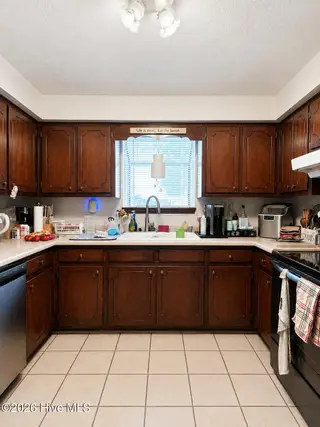 117 Quarterdeck Townes, New Bern, NC 28562 – photo 2: B8BC4DA0-30A5-4630-B644-17827703717A