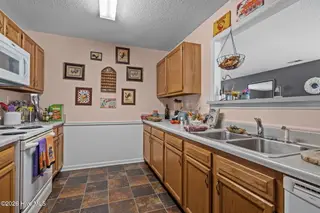 305 Tassel Court, Hubert, NC 28539 — 3-bedroom home in Ole Mill Village, Hubert, NC, photo 8 of 17