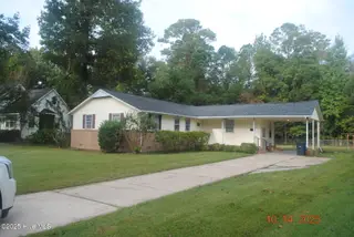 721 Gardenview Drive, Jacksonville, NC 28540 — 3-bedroom home in Northwoods Park, Jacksonville, NC, photo 1 of 15: DSC_0571
