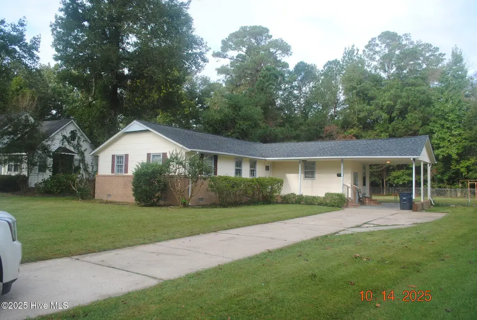 721 Gardenview Drive, Jacksonville, NC 28540 — 3-bedroom home in Northwoods Park, Jacksonville, NC, photo 1 of 15: DSC_0571