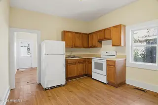 221 S 11th Street, Wilmington, NC 28401 – photo 16: 19_kitchen2